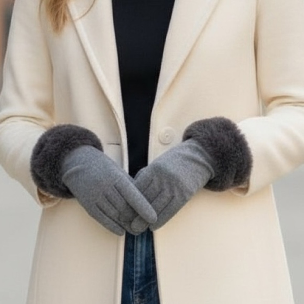 NWT Marcus Adler‎ Grey Gloves Faux Fur Trim Winter w/ Touchscreen Technology